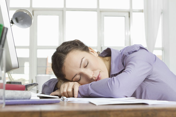a 20-minute power nap time keeps you energized. It helps your body relax and easily glide through the rest of the day.